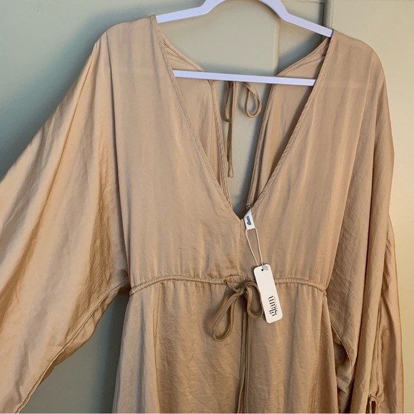 Glam Flirty satin long sleeve tan mini dress women’s size medium - Picture 4 of 11